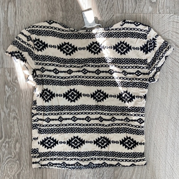 Aztec crop top - Picture 2 of 2